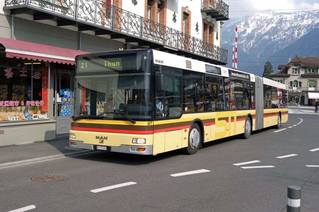 MAM Bus mit der Betriebsnummer 87 der STI beim Bahnhof Interlaken West. Die Aufnahme stammt vom 13.04.2010.