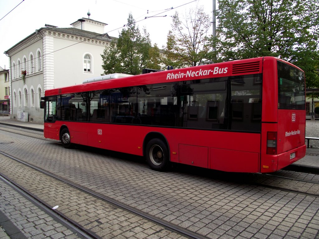MAN der 2. Generation in Oggersheim von DB Rhein Neckar Bus mit Defekt an der Bremse am 18.09.11 Wegen diesen Defekt musste die ganze Straenbahn Linie 4 gesperrt werden