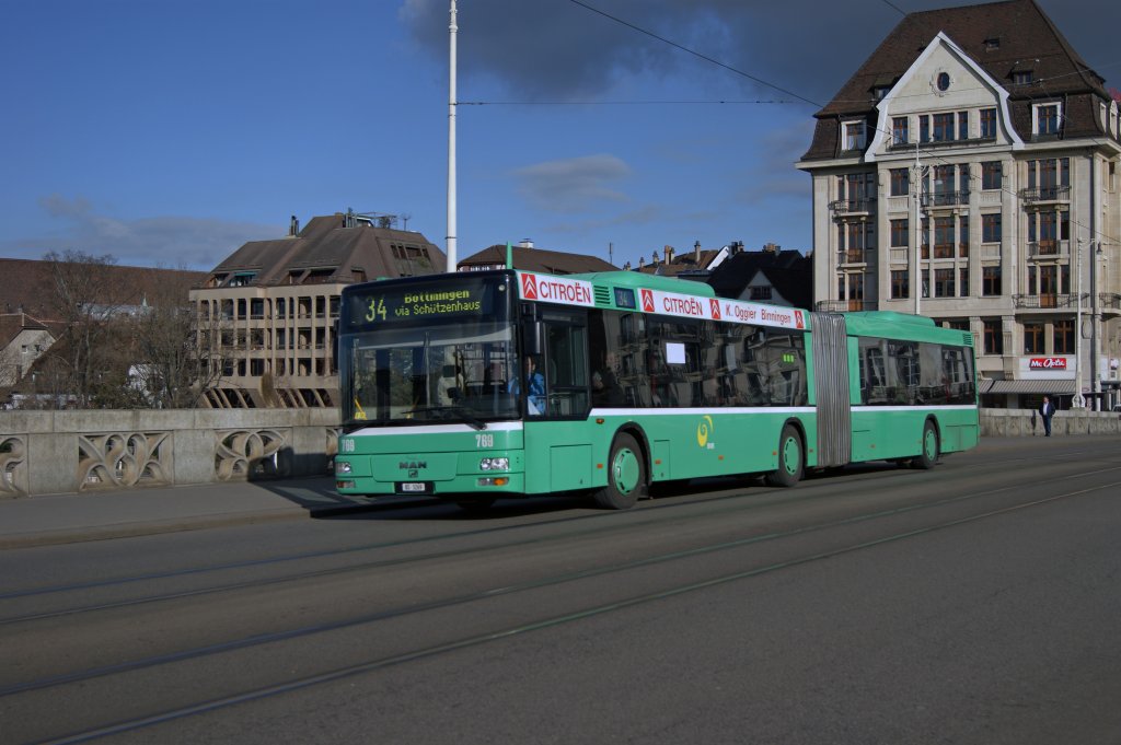 MAN Bus 769 auf der Linie 34 fhrt ber die Mittlere Rheinbrcke Richtung Schifflnde. Die Aufnahme stammt vom 18.01.2010.