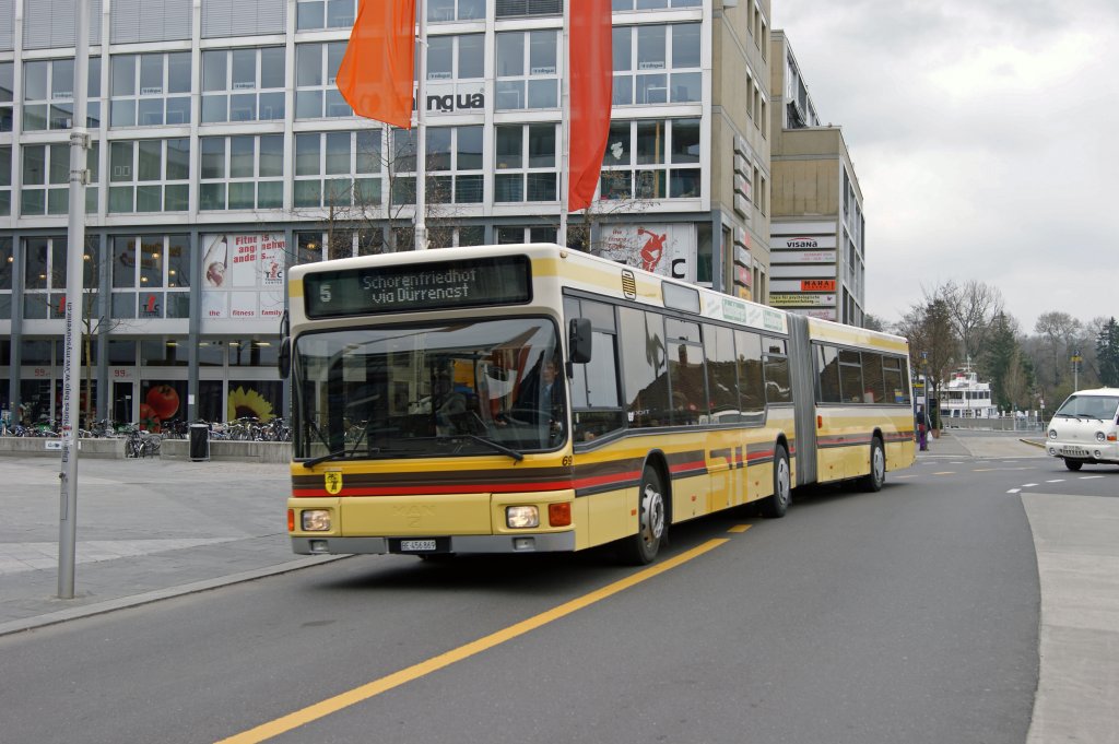 MAN Bus Be 456869 auf der Linie 5 am Bahnhof Thun. Die aufnahme stammt vom 12.04.2010.