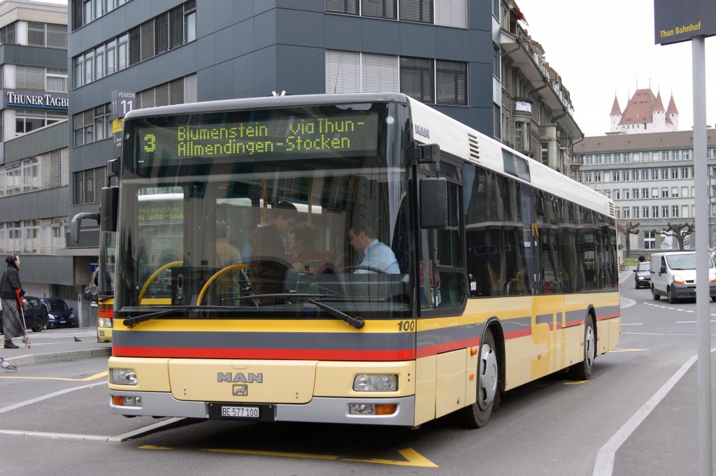 MAN Bus BE 577100 auf der Linie 3 am Bahnhof Thun. Die Aufnahme stammt vom 12.04.2010.