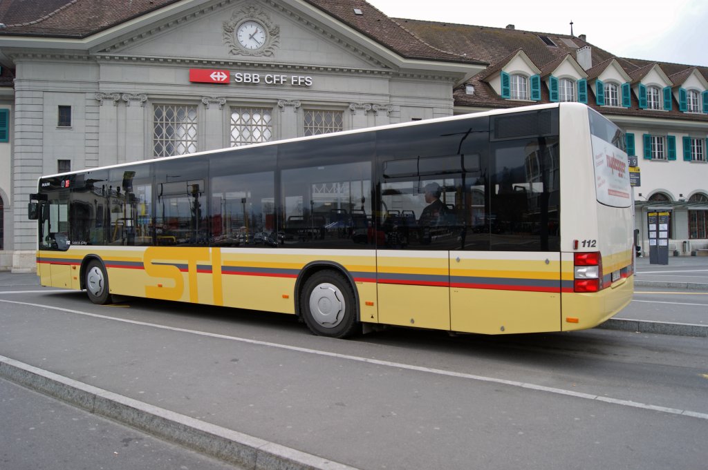 MAN Bus Be 700112 auf der Linie 4 am Bahnhof Thun. Die Aufnahme stammt vom 12.04.2010.