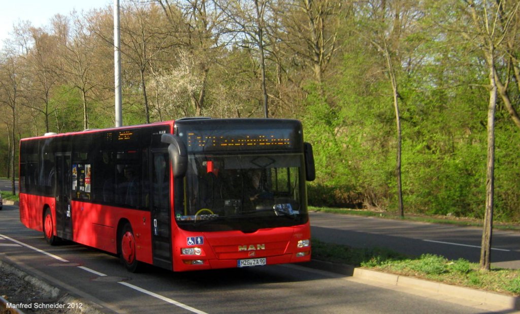 MAN Bus der Firma Zarth Reisen aus Merzig im Saarland. Das Bild habe ich im April an der Haltestelle Siedlerheim in Saarbrcken gemacht.
