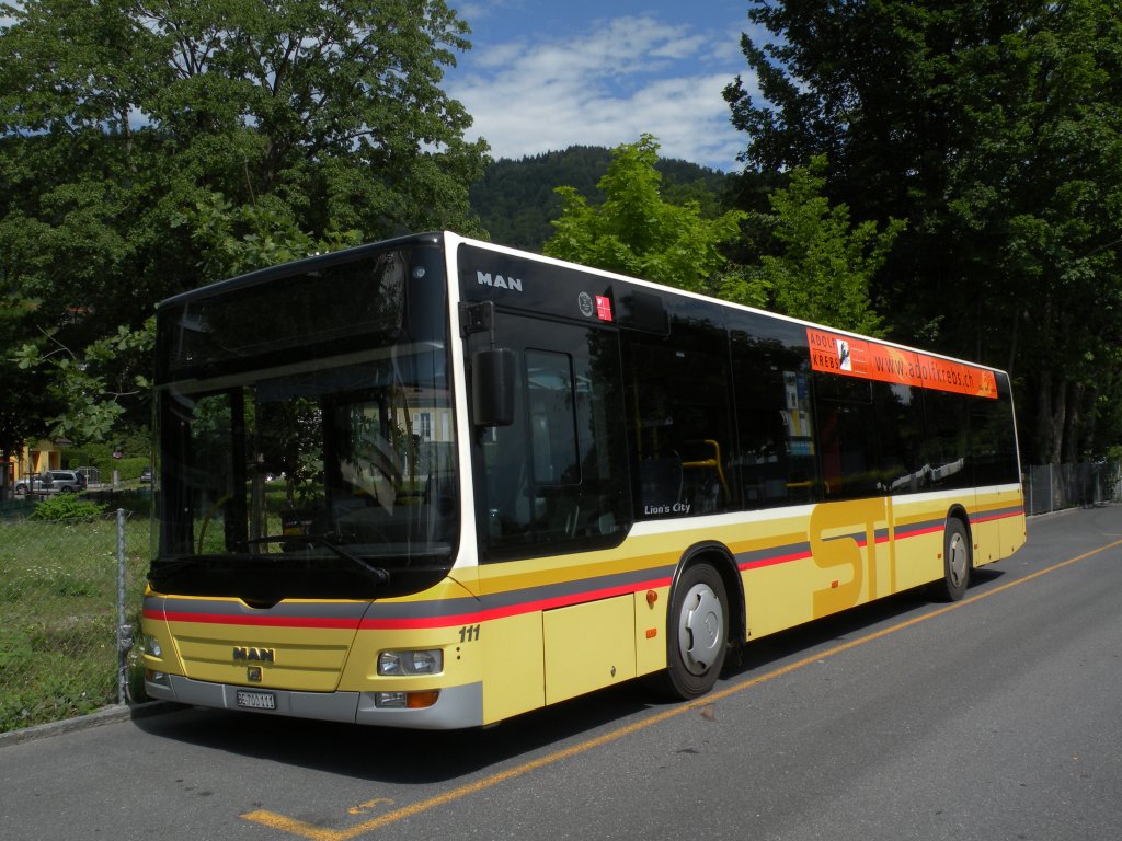 MAN Bus mit der Betriebsnummer 111 auf einem Abstellplatz am Bahnhof in Thun. Die Aufnahme stammt vom 04.08.2012.