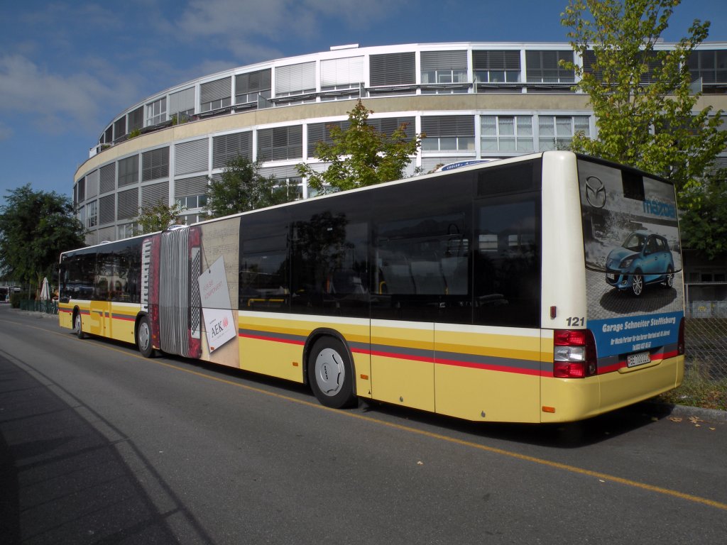 MAN Bus mit der Betriebsnummer 121 beim Abstellplatz beim Bahnhof in Thun. Die Aufnahme stammt vom 12.10.2011.