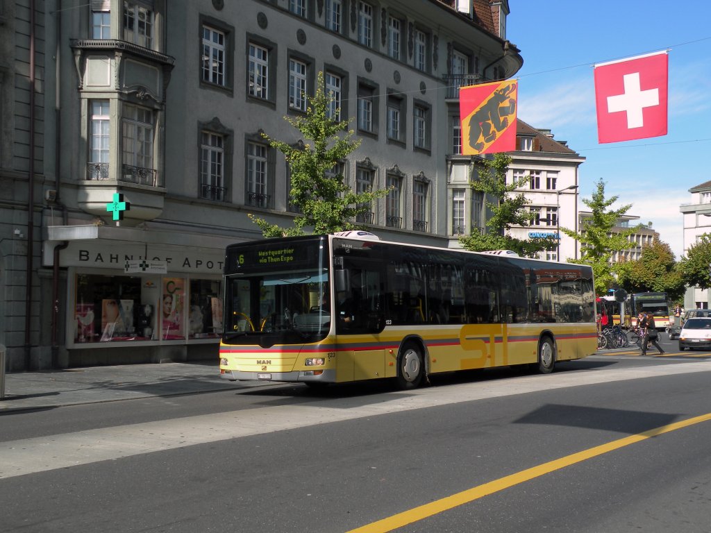 MAN Bus mit der Betriebsnummer 123 auf der Linie 6 fhrt zum Bahnhof Thun. Die Aufnahme stammt vom 12.10.2011.