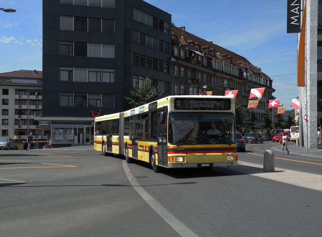 MAN Bus mit der Betriebsnummer 70 auf der Linie 2 fährt am Bahnhof Thun ein. Die Aufnahme stammt vom 04.08.2012.
