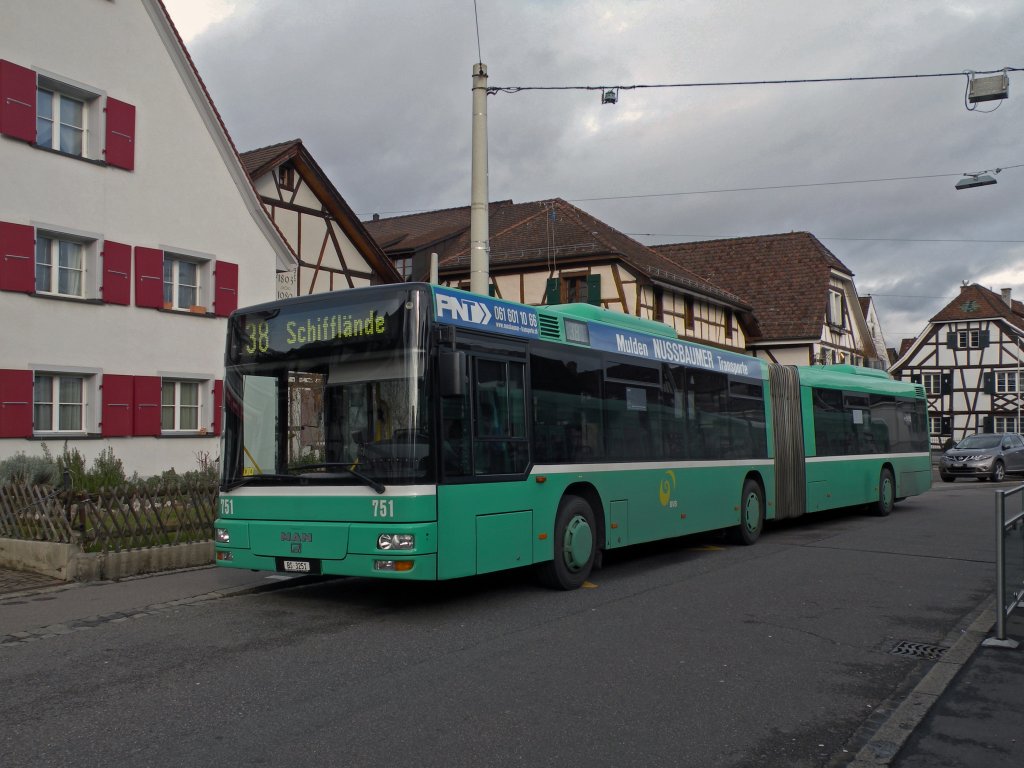 MAN Bus mit der Betriebsnummer 751 auf der Linie 38 am Allschwiler Dorfplatz. Die Aufnahme stammt vom 21.01.2012.