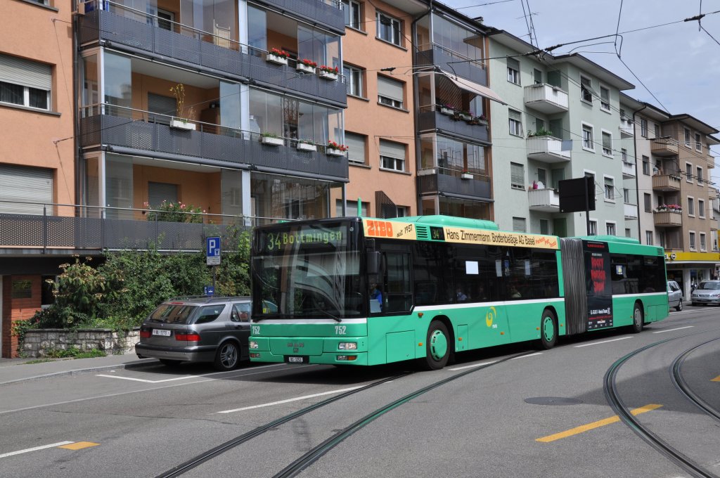 MAN Bus mit der Betriebsnummer 752 auf der Linie 34 am Kronenplatz in Binningen. Die Aufnahme stammt vom 13.08.2011.

