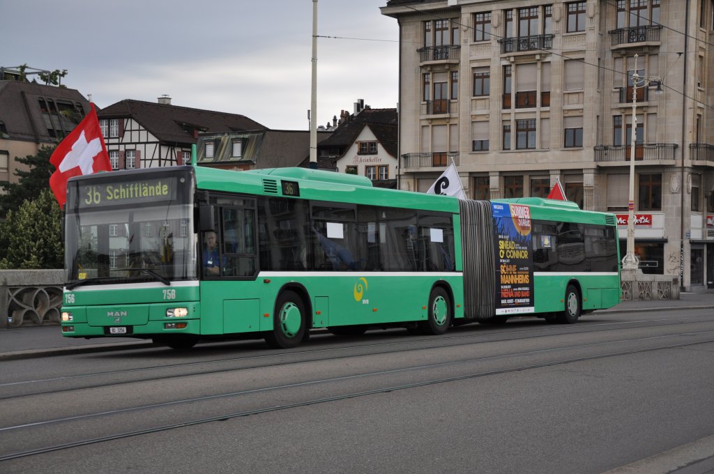 MAN Bus mit der Betriebsnummer 756 auf der Linie 36 überquert die Mittlere Rheinbrücke zu seinem Einsatzort an der Schifflände. Die Busse Linie 36 fahren nur über die Mittlere Rheinbrücke wenn sie von der Garage Rankstrasse her ausfahren. Die Aufnahme stammt vom 13.08.2011.