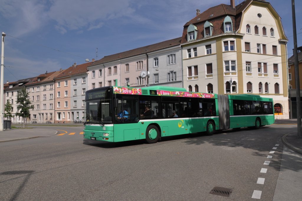 MAN Bus mit der Betriebsnummer 760 auf der Linie 36 am Kannenfeldplatz. Die Aufnahme stammt vom 25.08.2011.