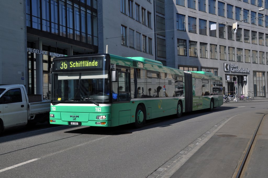 MAN Bus mit der Betriebsnummer 763 auf der Linie 36 fährt durch die Spiegelgasse Richtung Haltestelle Schifflände. Die Aufnahme stammt vom 22.02.2012.