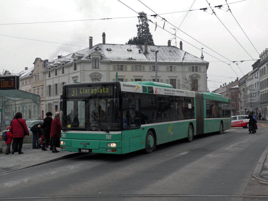 MAN Bus mit der Betriebsnummer 767 an der Haltestelle Wettsteinplatz. Die Aufnahme stammt vom 27.01.2010.