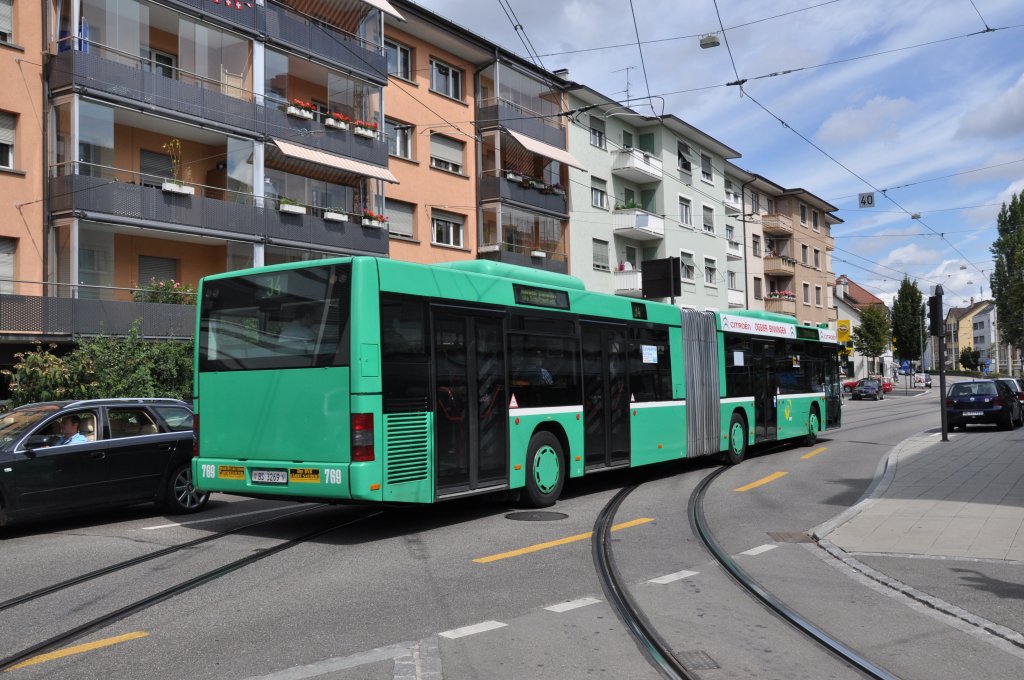 MAN Bus mit der Betriebsnummer 769 auf der Linie 34 am Kronenplatz in Binningen. Die Aufnahme stammt vom 13.08.2011.
 
