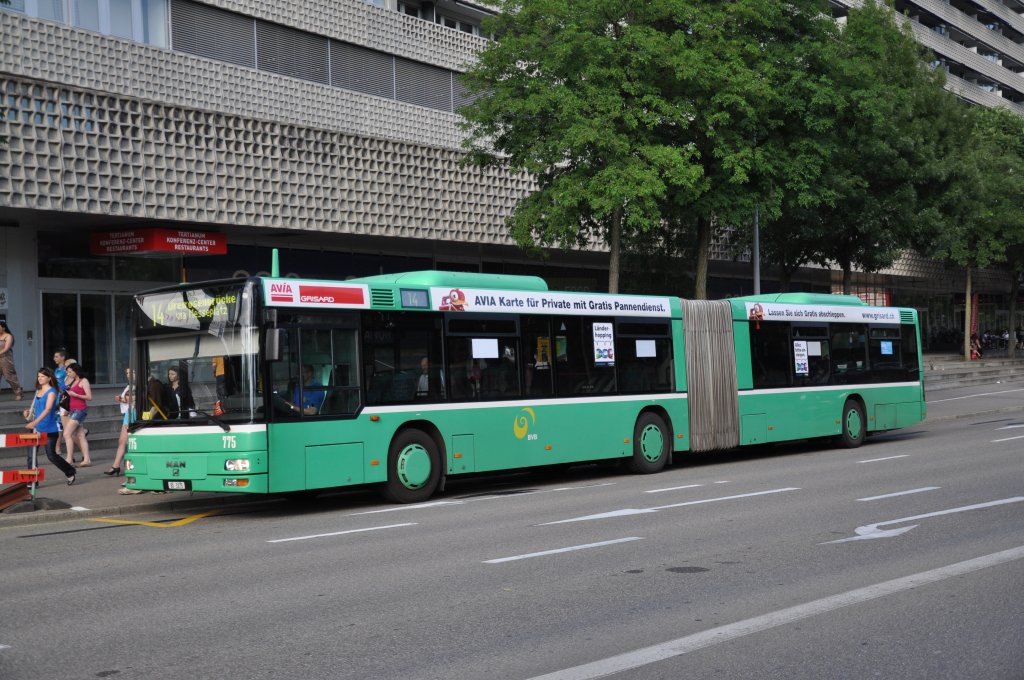 MAN Bus mit der Betriebsnummer 775 auf der Tramersatzlinie 14 am St. Jakob. Die Aufnahme stammt vom 16.06.2012.