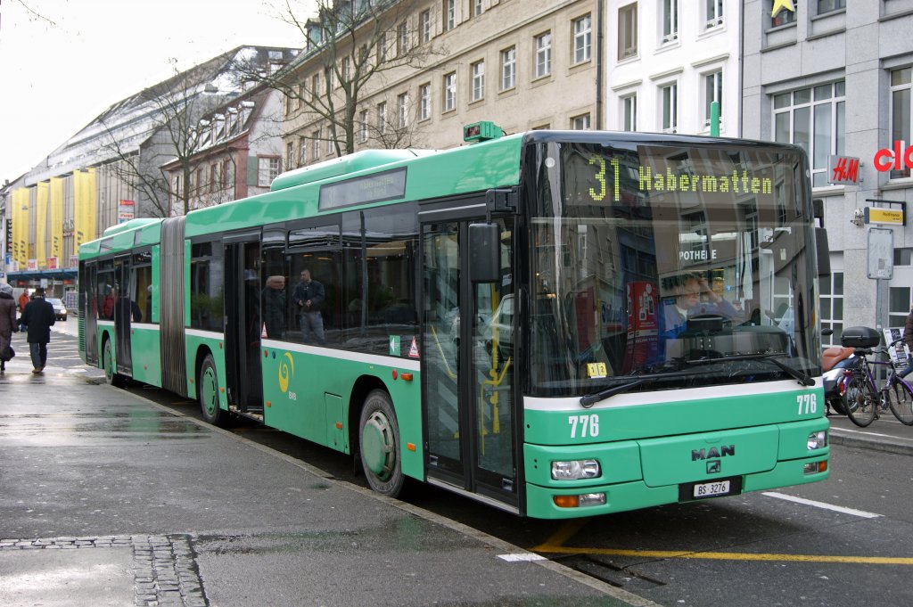 MAN Bus mit der Betriebsnummer 776 auf der Linie 31 am Claraplatz. Die Aufnahme stammt vom 14.01.2010.