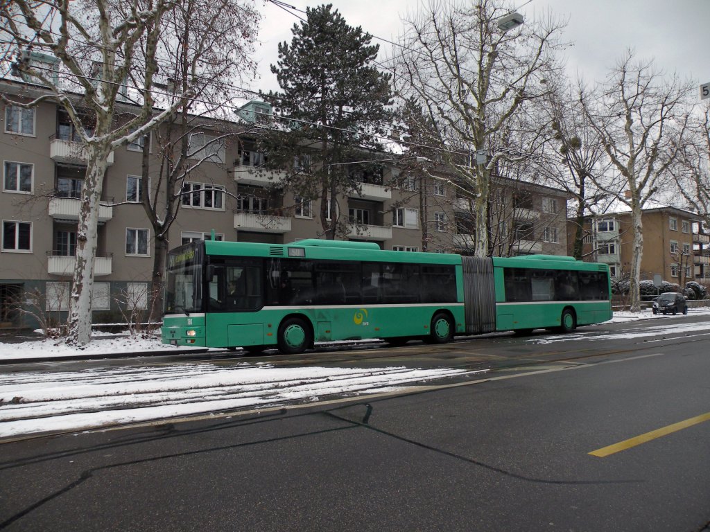 MAN Bus mit der Betriebsnummer 786 auf der Linie 50 fährt Richtung Flughafen. Die Aufnahme stammt vom 31.01.2010.