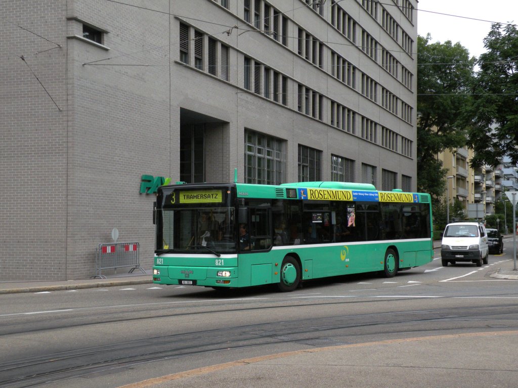 MAN Bus mit der Betriebsnummer 821 bei einem Tramersatz Einsatz auf der Linie 3 am Aeschenplatz. Die Aufnahme stammt vom 18.09.2012.