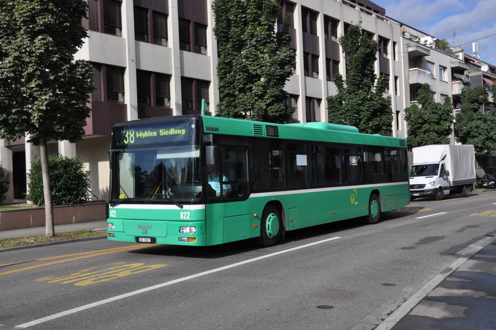 MAN Bus mit der Betriebsnummer 822 auf der Linie 38 am Wettsteinplatz. Die Aufnahme stammt vom 24.08.2011.