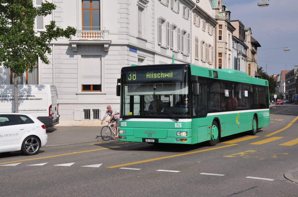 MAN Bus mit der Betriebsnummer 826 auf der Linie 38 am Wettsteinplatz. Die Aufnahme stammt vom 24.08.2011.