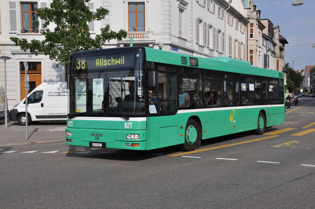MAN Bus mit der Betriebsnummer 827 auf der Linie 38 am Wettsteinplatz. Die Aufnahme stammt vom 24.08.2011.