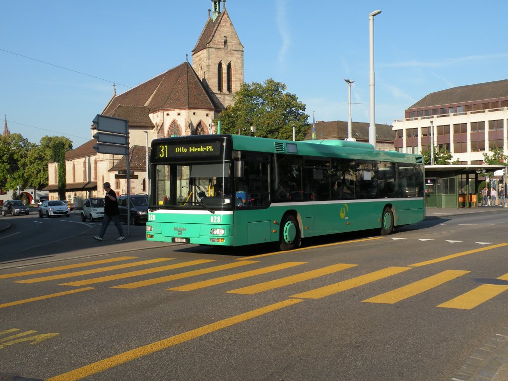 MAN Bus mit der Betriebsnummer 828 auf der Linie 31 beim Wettsteinplatz in Basel. Die Aufnahme stammt vom 16.09.2011.