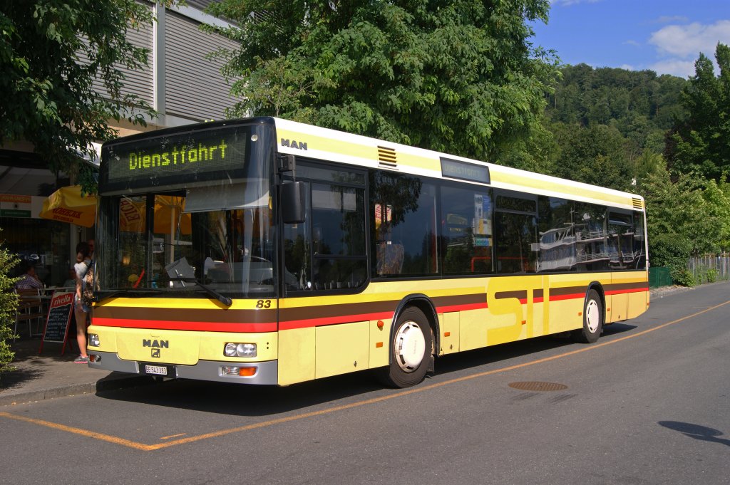 MAN Bus mit der Betriebsnummer 83 auf einem Abstellplatz am Bahnhof in Thun. Die Aufnahme stammt vom 04.08.2012.
