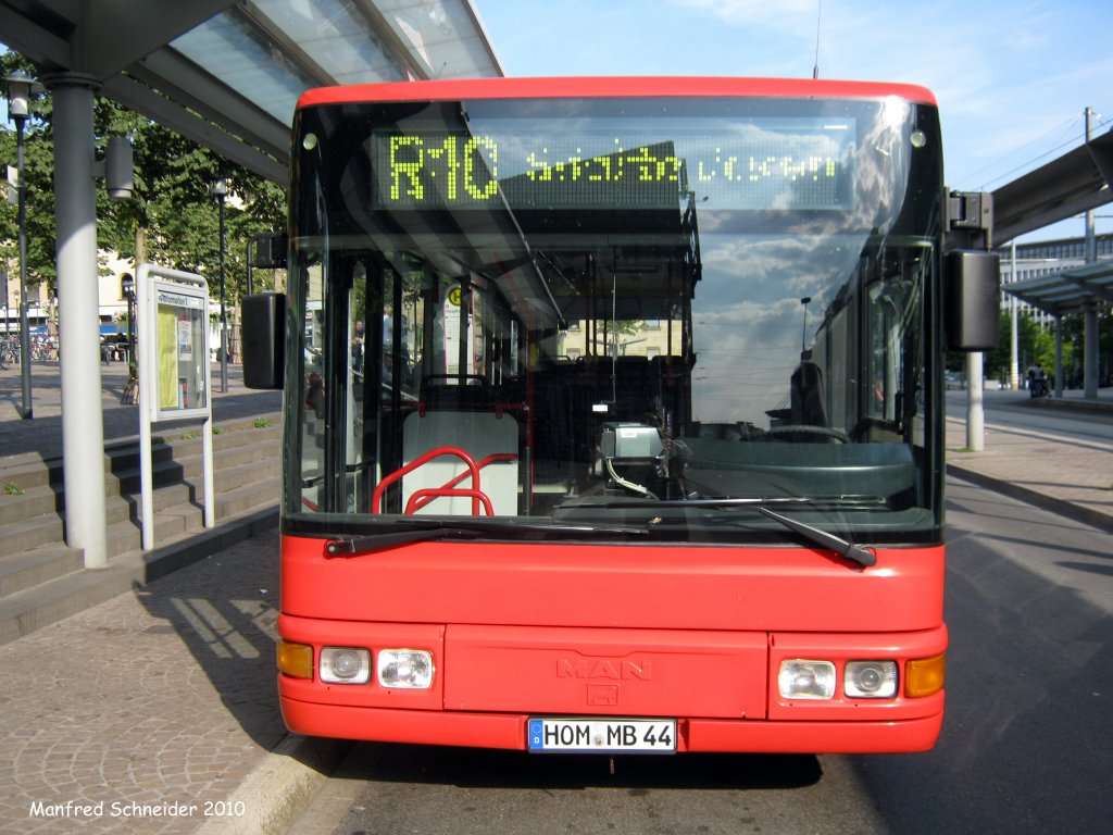 MAN Bus in Saarbrcken an der Haltestelle Hauptbahnhof. Die Aufnahme des Foto war am 04.09.2010.