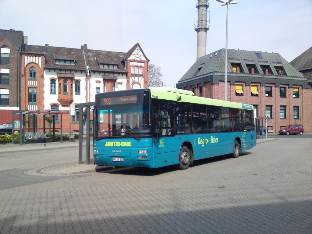 MAN EL 283 Lion's City TÜ (ex Connexxion Wagen 8736) der Fa. Auto Dix aus Geldern. Aufgenommen wurde dieses Foto am Bahnhof Geldern am 17.04.2012.