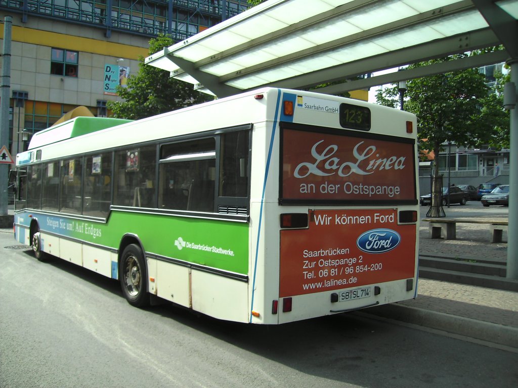 MAN Erdgas Bus. Die Aufnahme des Foto war am 06.07.2010 in Saarbrcken am Hauptbahnhof.