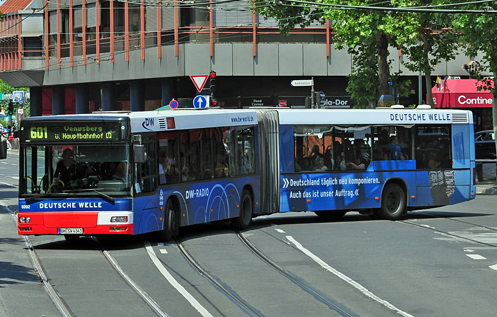 MAN Gelenkbus am Bonner Busbahnhof - 23.06.2010