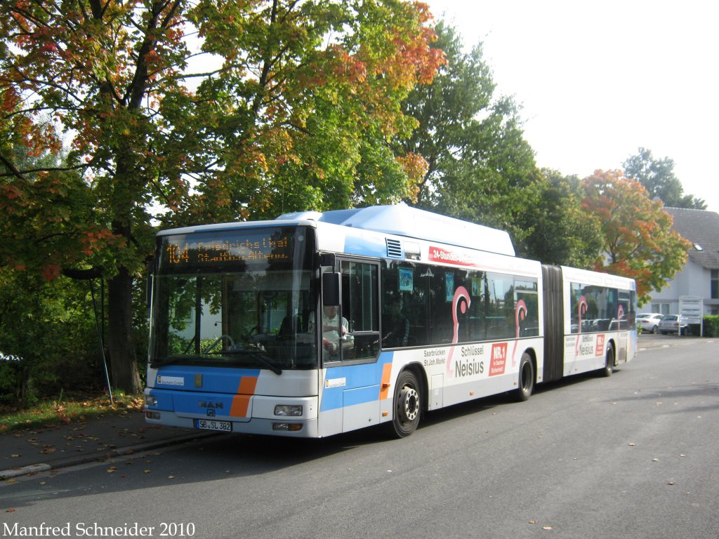 MAN Gelenkbus in Saarbrcken Klarenthal Haltestelle Weidenstrae. Die Aufnahme des Foto war am 29.09.2010