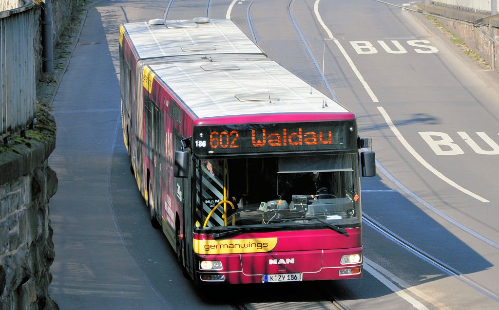 MAN Gelenkbus der SWB, Linie 602, beim Hbf Bonn 18.03.2010