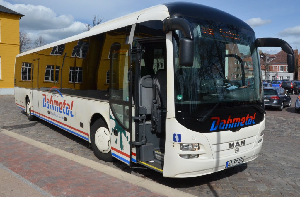 MAN  Lion‘s Regio berlandlinienbus Dahmetal-Reisen am 30.04.2013 in Ratzeburg vor dem Rathaus.