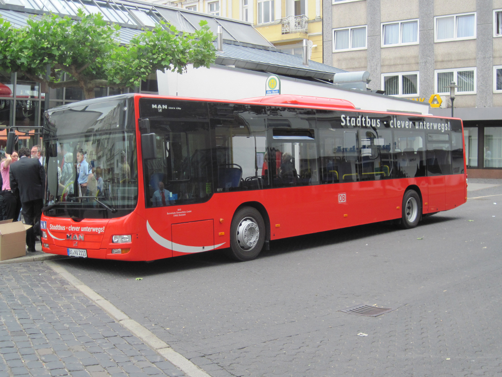 MAN Lions City (BI-NV 2113) der BVO Bielefeld am Alten Markt in Herford. Aufgenommen am 11. Juni 2011. Der Bus ist/war das  Infomobil  zum Betriebsstart der Busverkehr Ostwestfalen GmbH u.a. im Herforder Stadtverkehr. Dort gabs u.a. Fahrplne und Gewinnspiele. 
