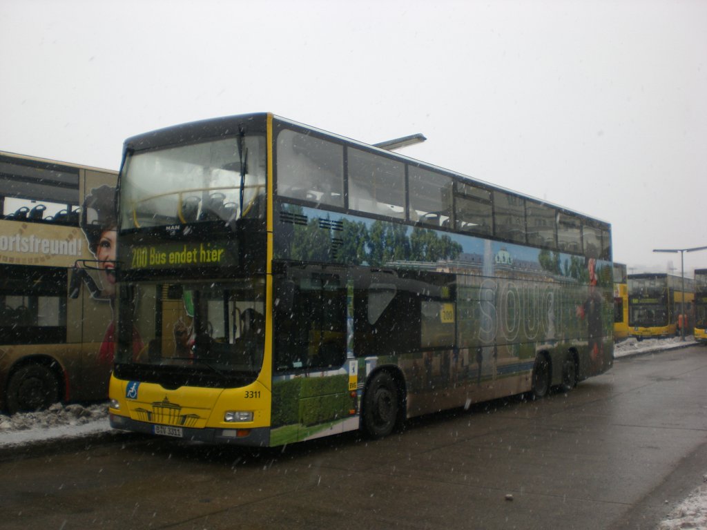 MAN Lion's City DD (Doppelstock) auf der Linie 200 nach Prenzlauer Berg Michelangelostrae an der Hertzallee.