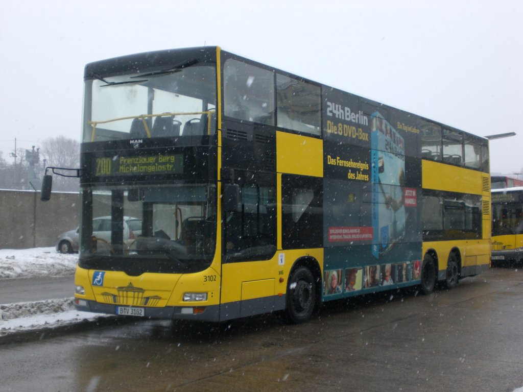 MAN Lion's City DD (Doppelstock) auf der Linie 200 nach Prenzlauer Berg Michelangelostrae an der Hertzallee.