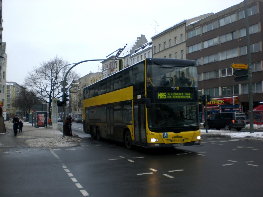 MAN Lion's City DD (Doppelstock) auf der Linie M85 nach S-Bahnhof Lichterfelde Sd an der Haltestelle Schneberg Goebensstrae.