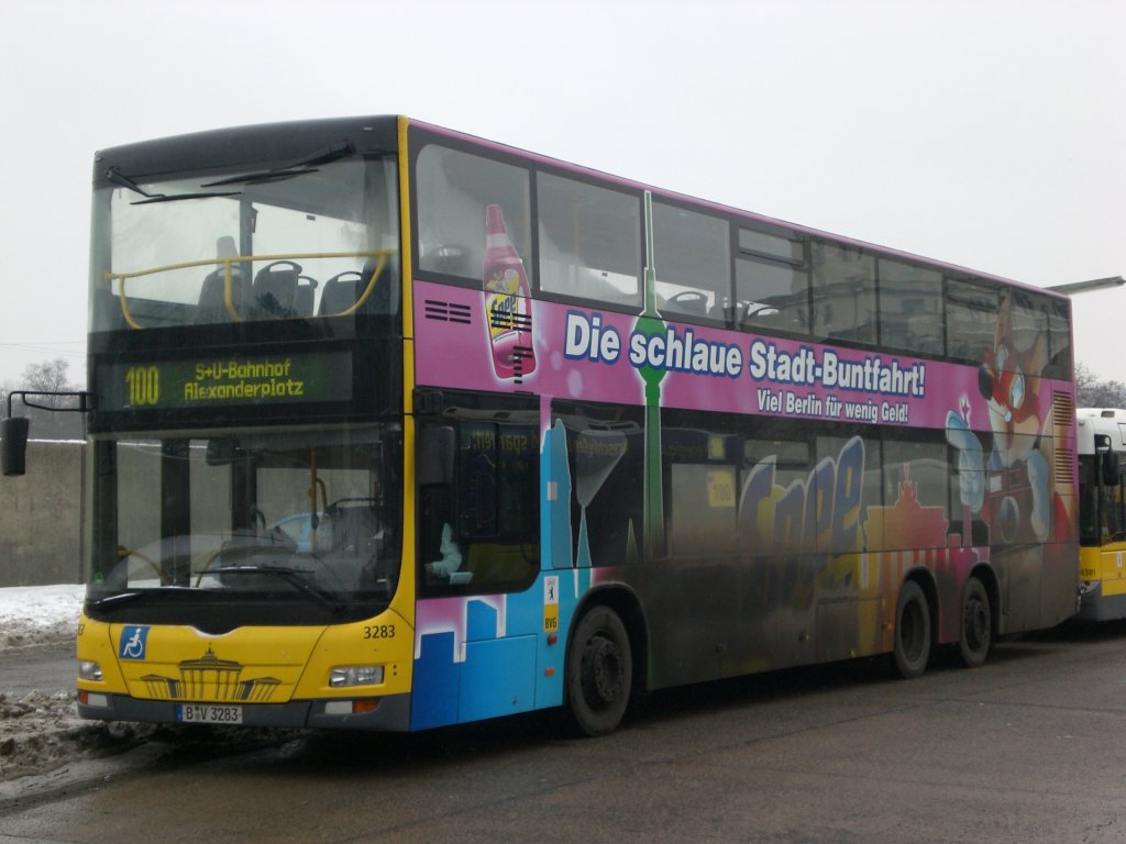 MAN Lion's City DD (Doppelstock) auf der Linie 100 nach S+U Bahnhof Alexanderplatz an der Haltestelle Hertzallee.