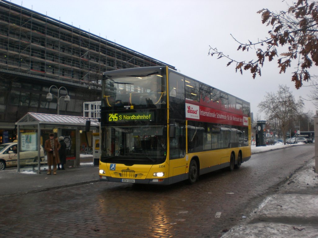 MAN Lion's City DD (Doppelstock) auf der Linie 245 nach S-Bahnhof Nordbahnhof am S+U Bahnhof Zoologischer Garten.