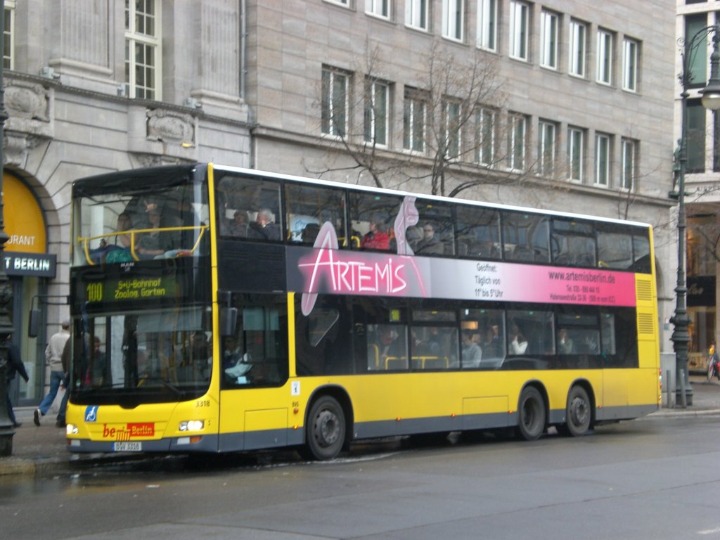MAN Lion's City DD (Doppelstock) auf der Linie 100 nach S+U Bahnhof Zoologischer Garten an der Haltestelle Mitte Unter den Linden/Friedrichstrae.