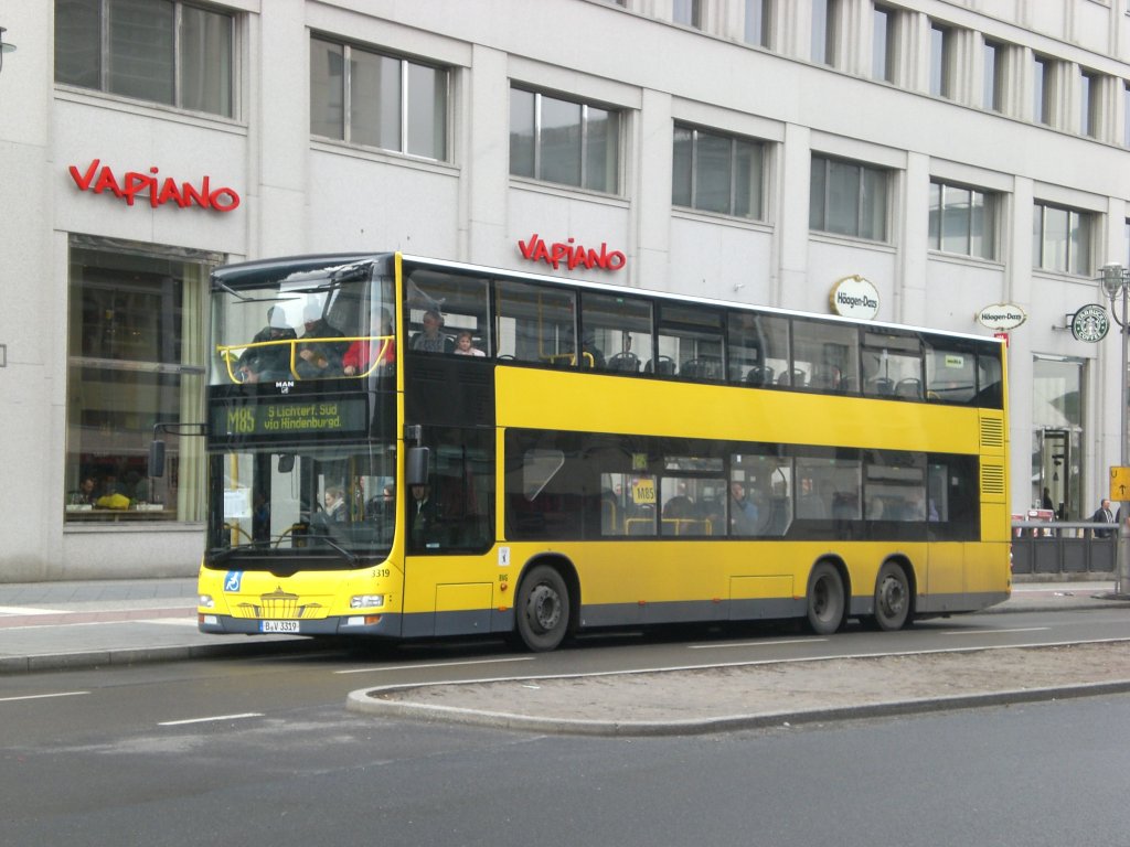 MAN Lion's City DD (Doppelstock) auf der Linie M85 nach S-Bahnhof Lichterfelde Sd am S+U Bahnhof Potsdamer Platz.