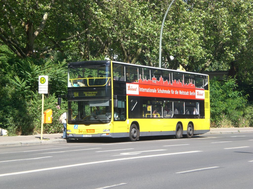 MAN Lion's City DD (Doppelstock) auf der Linie 104 nach Neu-Westend Brixplatz an der Haltestelle Kreuzberg Dudenstrae/Katzbachstrae.