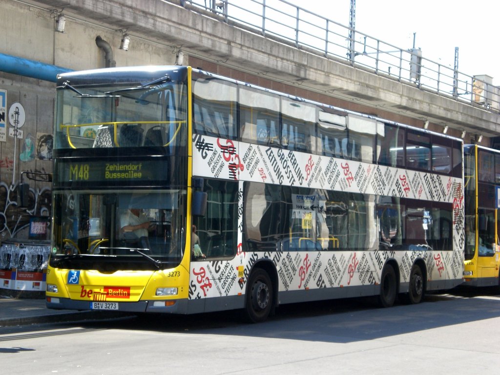 MAN Lion's City DD (Doppelstock) auf der Linie M48 nach Zehlendorf Busseallee am S+U Bahnhof Alexanderplatz.