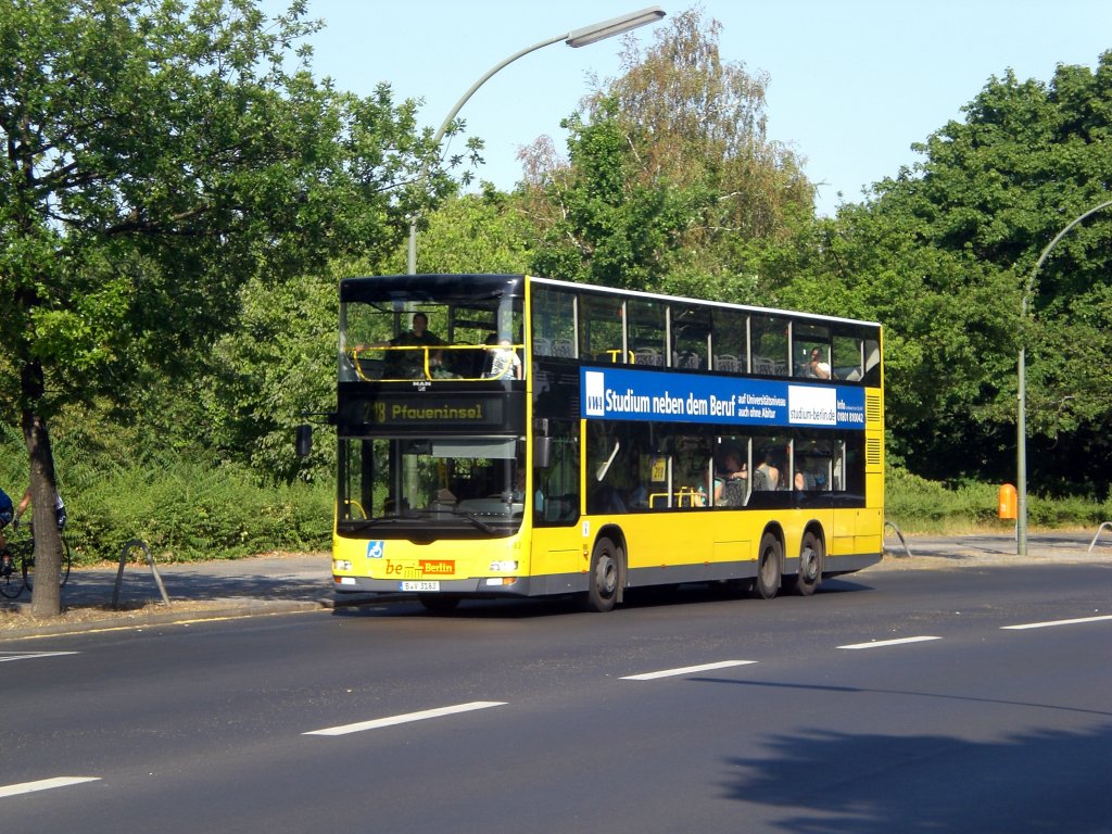 MAN Lion's City DD (Doppelstock) auf der Linie 218 nach Pfaueninsel an der Haltestelle Wannsee Wannseebrcke.