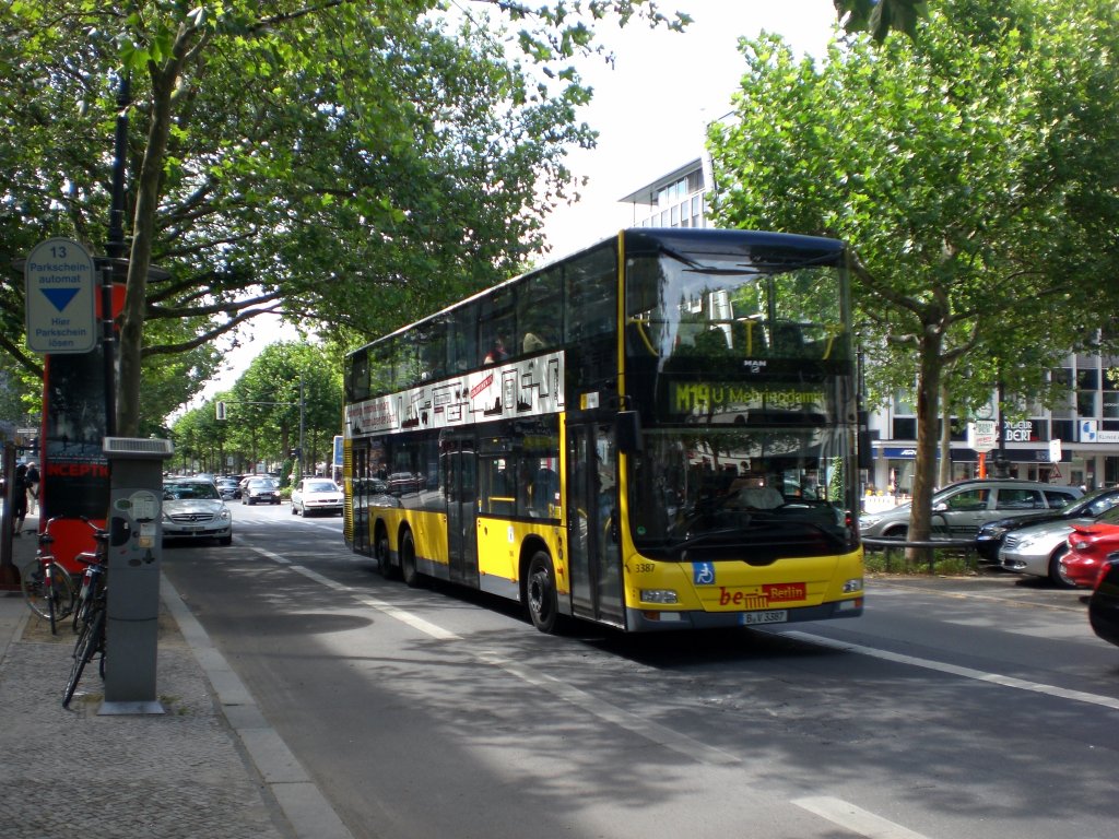 MAN Lion's City DD (Doppelstock) auf der Linie M19 nach U-Bahnhof Mehringdamm an der Haltestelle Charlottenburg Bleibtreustrae.