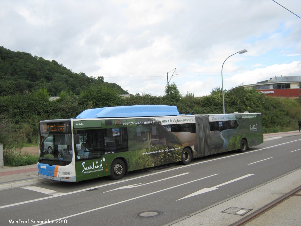 MAN Lions City Gelenkbus. Der Bus gehrt Saarbahn und Bus.Die Aufnahme habe ich am Saarbrcker Rmerkastel gemacht.