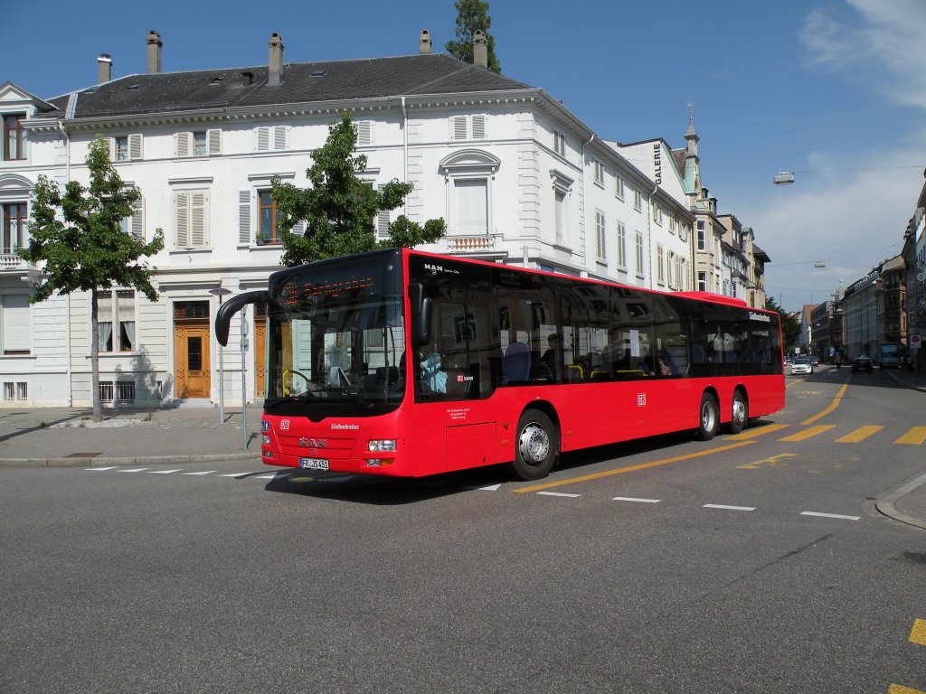 MAN Lions City von Südbadenbus auf der Linie 38 fährt zur Haltestelle Wettsteinplatz. Die Aufnahme stammt vom 25.07.2012.