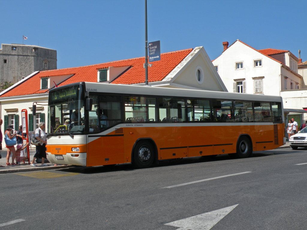 MAN Lions Classic mit der Betriebsnummer 104 bei der Altstadt von Dubrovnik. Die Aufnahme stammt vom 16.07.2011.