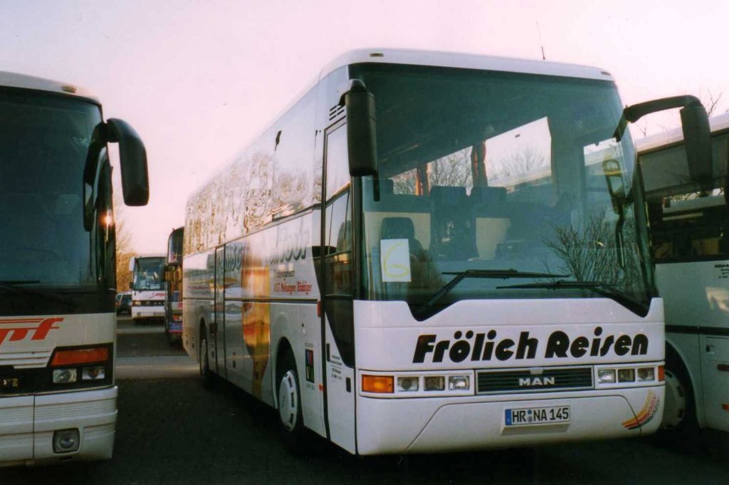 MAN Lions Coach RH 403, aufgenommen im Mrz 2002 auf dem Parkplatz der Westfalenhallen in Dortmund.